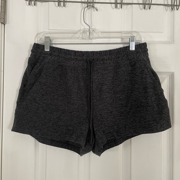 Beyond Yoga Spacedye Worked Up Shorts Black Charcoal Size Large - Picture 2 of 6